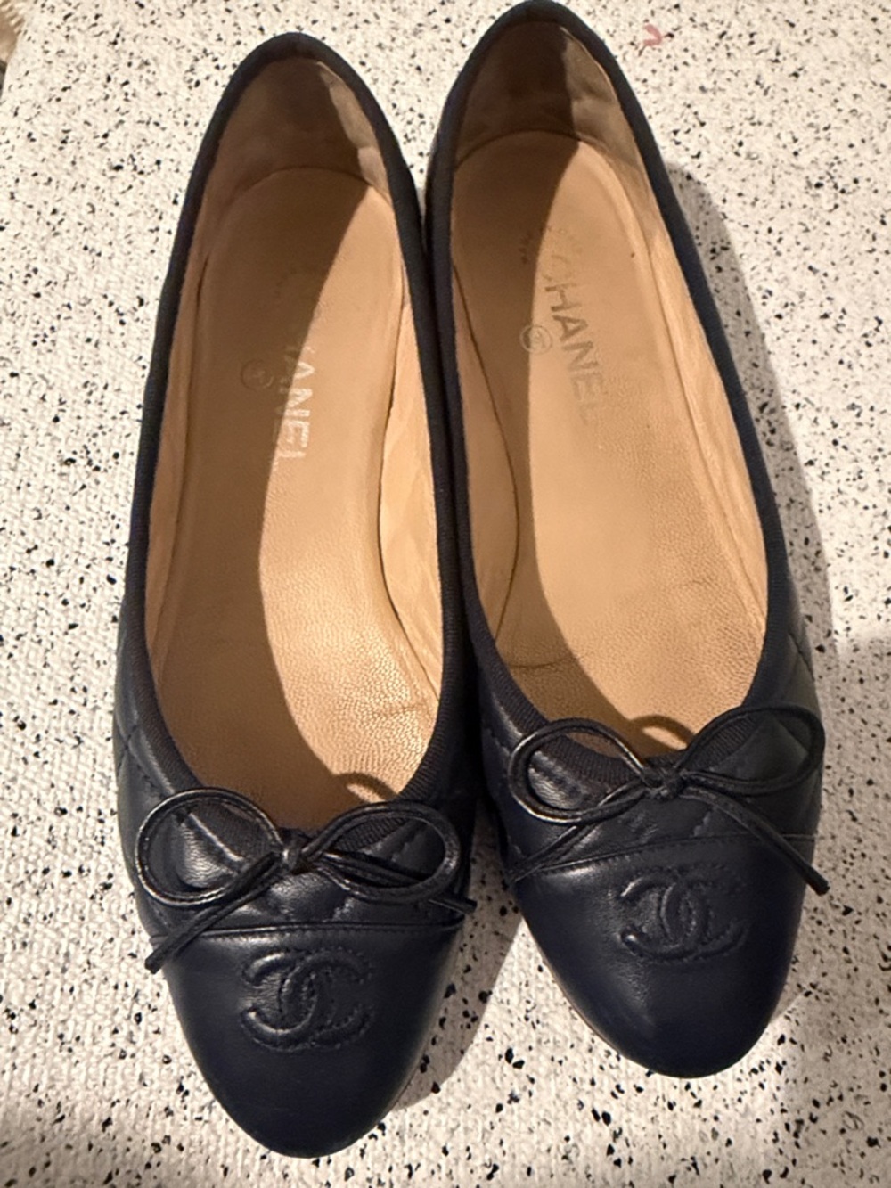 CHANEL Black Leather Cap-Toe Bow Ballet Flats size 9.5 39.5 navy blue - Picture 2 of 7